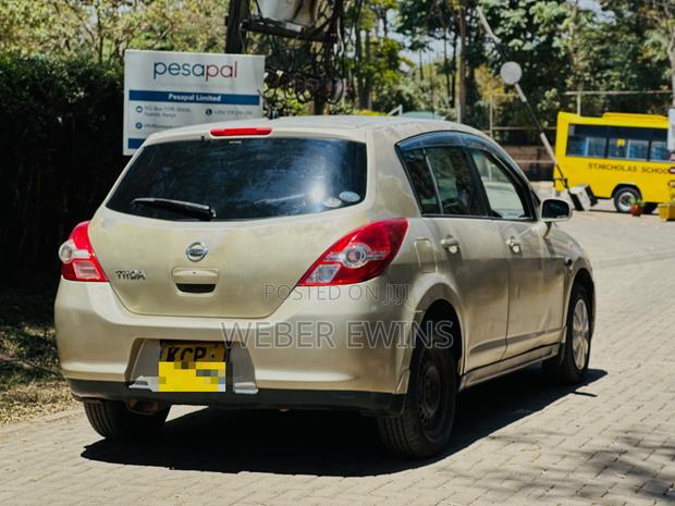 Nissan Tiida 2010 Gold