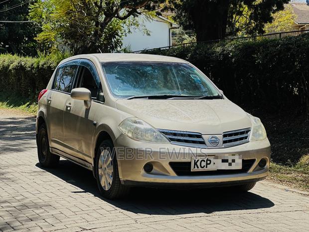 Nissan Tiida 2010 Gold