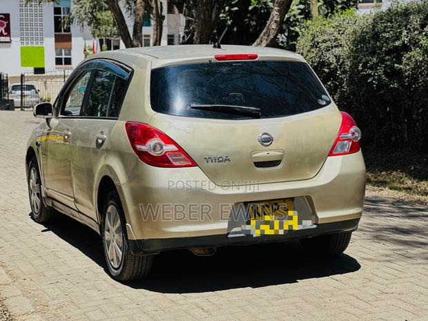 Nissan Tiida 2010 Gold