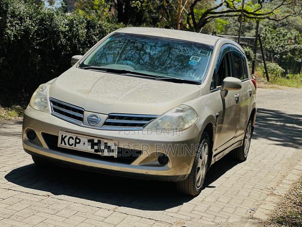 Nissan Tiida 2010 Gold