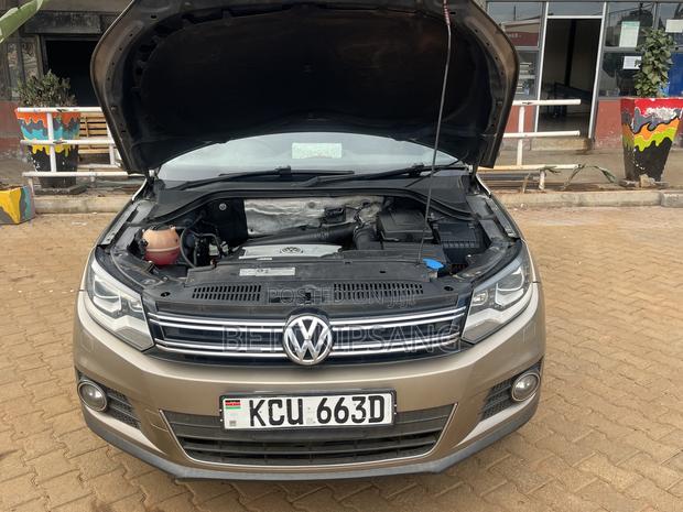 Volkswagen Tiguan 2.0 S 4Motion 2012 Gold