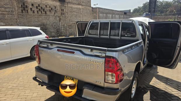 Toyota Hilux 2019 Silver