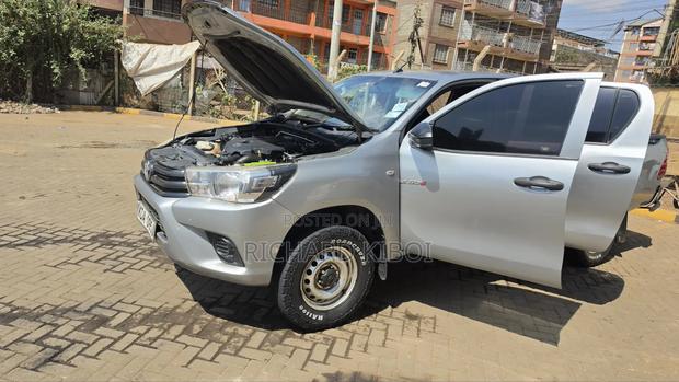 Toyota Hilux 2019 Silver