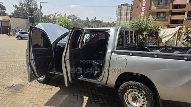 Toyota Hilux 2019 Silver