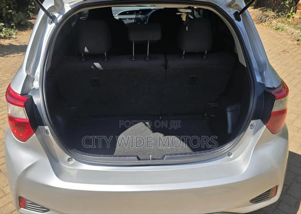 Toyota Vitz 2017 Silver