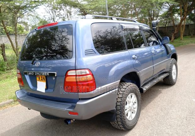 Toyota Land Cruiser 2002 Blue