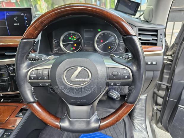 Lexus LX 2019 Gold