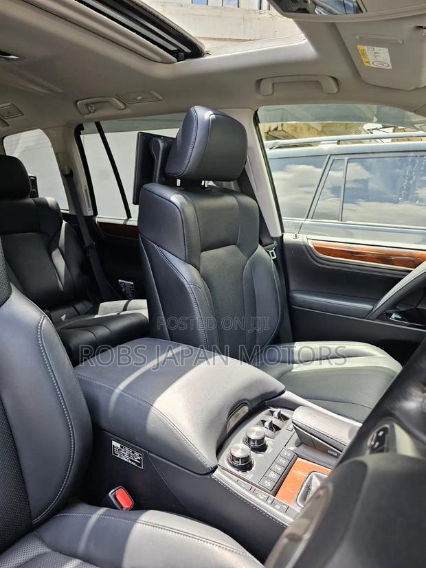 Lexus LX 2019 Gold
