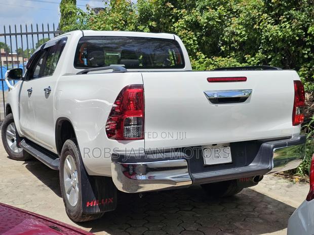Toyota Hilux 2019 White