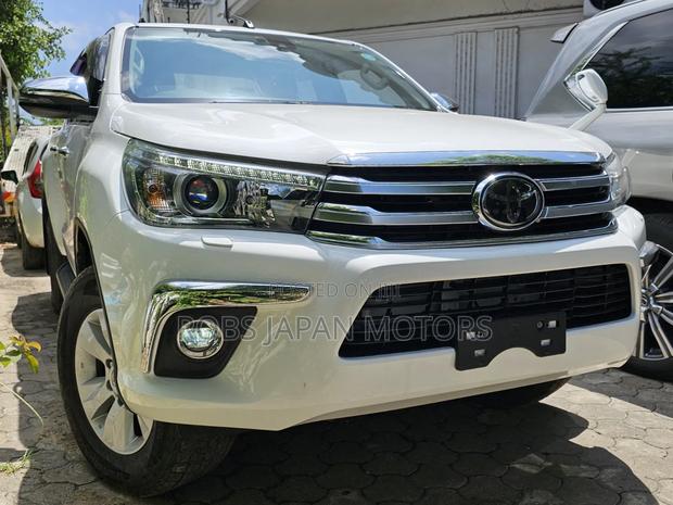 Toyota Hilux 2019 White