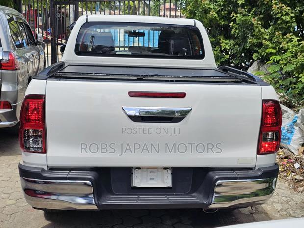 Toyota Hilux 2019 White