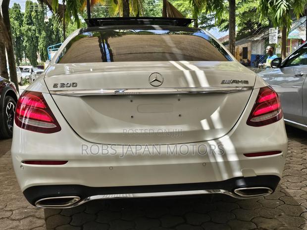 Mercedes-Benz E200 2019 Off white