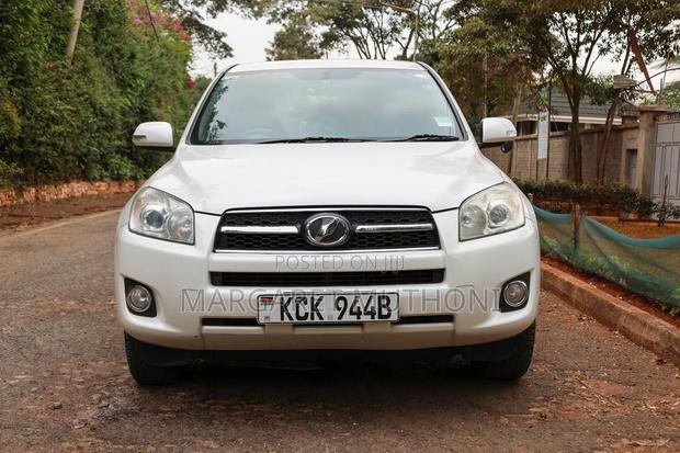 Toyota RAV4 2010 White