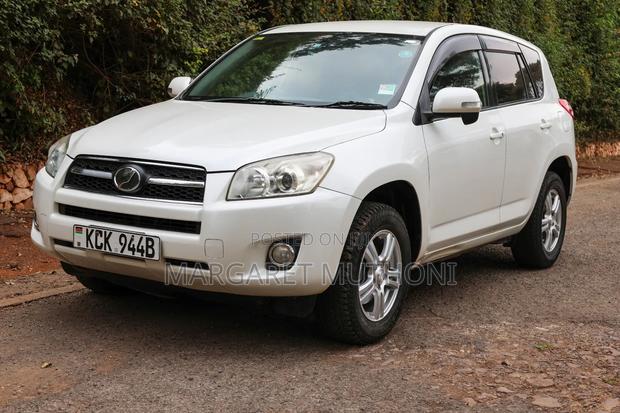 Toyota RAV4 2010 White