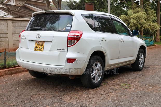Toyota RAV4 2010 White