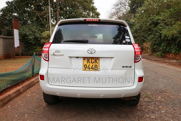 Toyota RAV4 2010 White