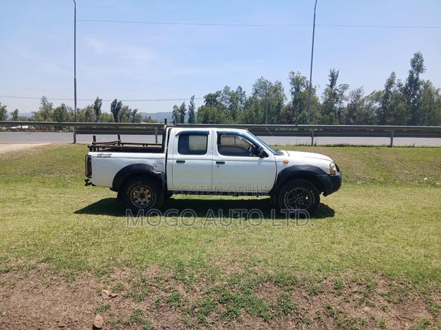 Nissan Hardbody 2000i 2006 White