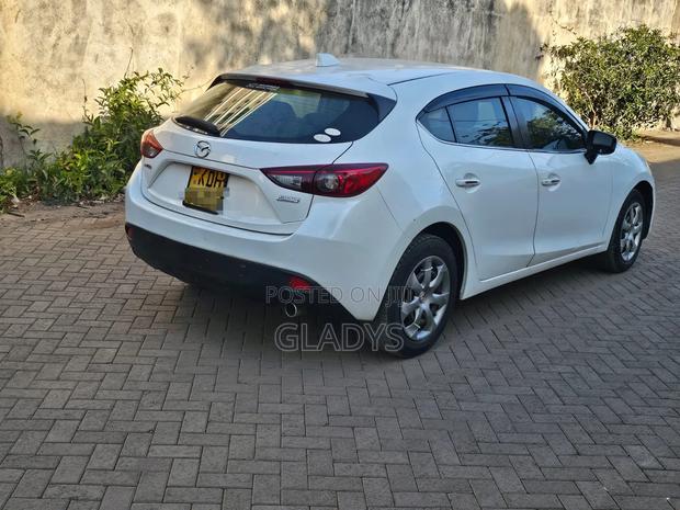 Mazda Axela SV Premium 2014 White
