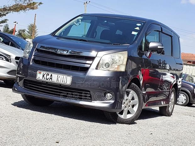 Toyota Noah 2007 Gray