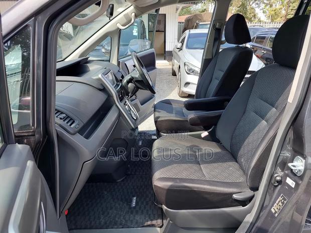 Toyota Noah 2007 Gray
