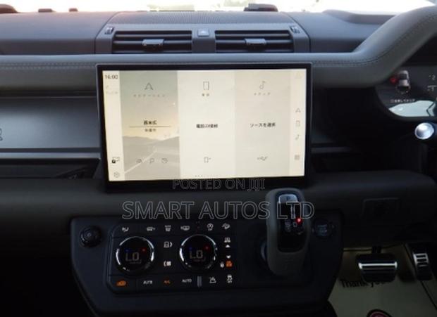 Land Rover Defender 110 P635 OCTA 2025 Gray