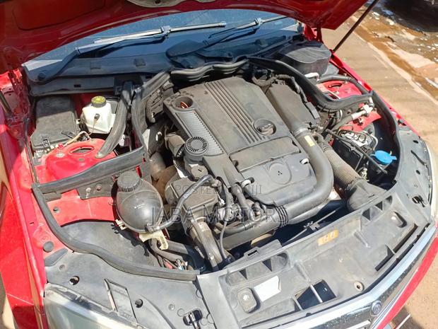 Mercedes-Benz C200 2011 Red