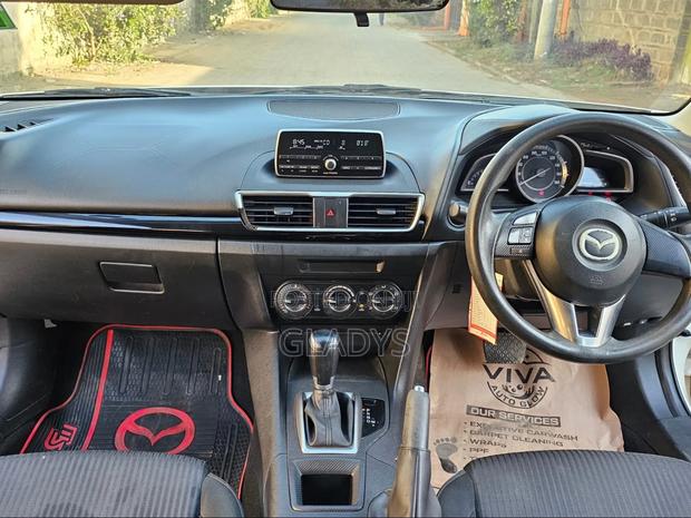 Mazda Axela SV Premium 2014 White