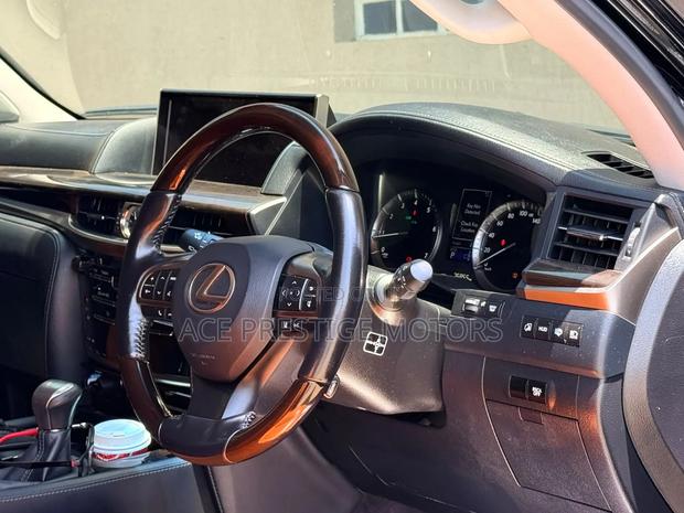 Lexus LX 2016 Black