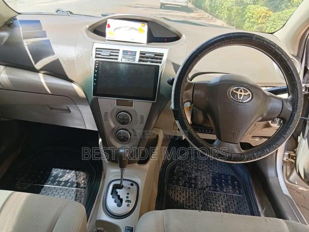 Toyota Belta 2009 Silver