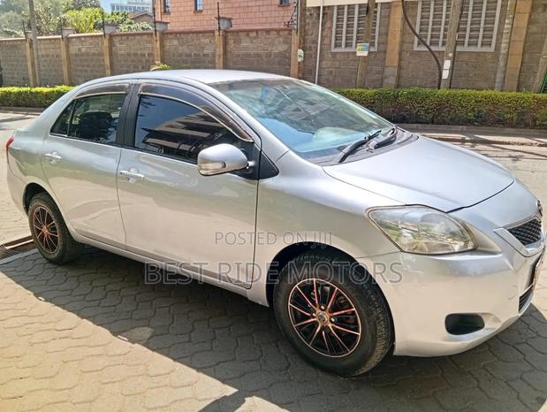 Toyota Belta 2009 Silver