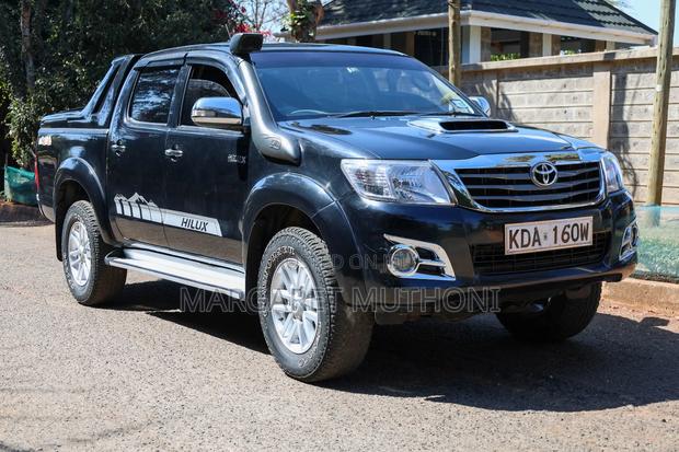 Toyota Hilux 2013 Black