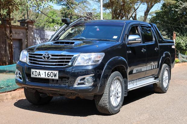 Toyota Hilux 2013 Black