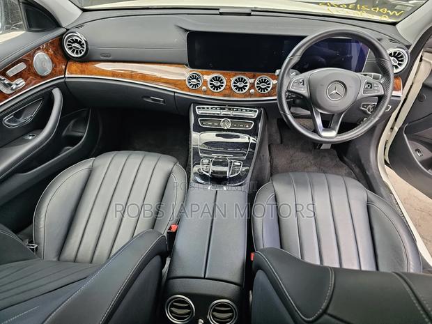 Mercedes-Benz E400 2018 Off white