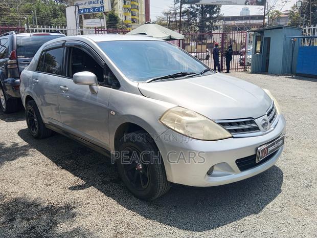 Nissan Tiida 2010 Silver