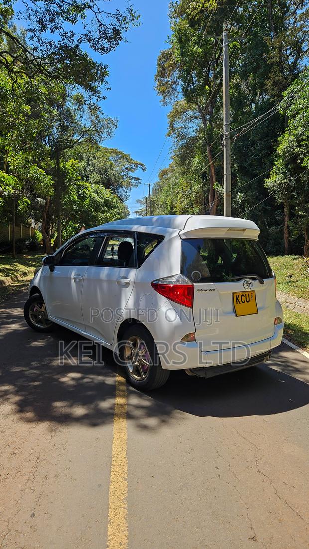 Toyota Ractis 1.3 FWD 2013 White