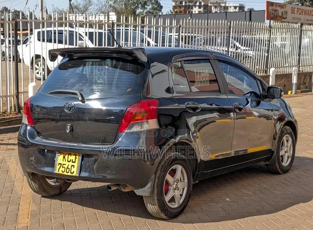 Toyota Vitz 2009 Black