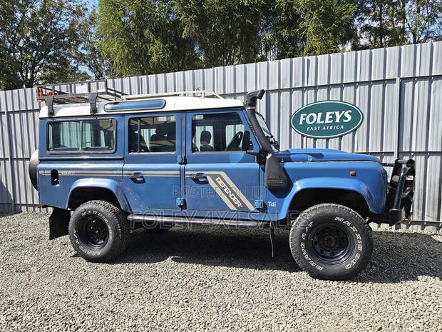 Land Rover Defender 90 1994 Blue