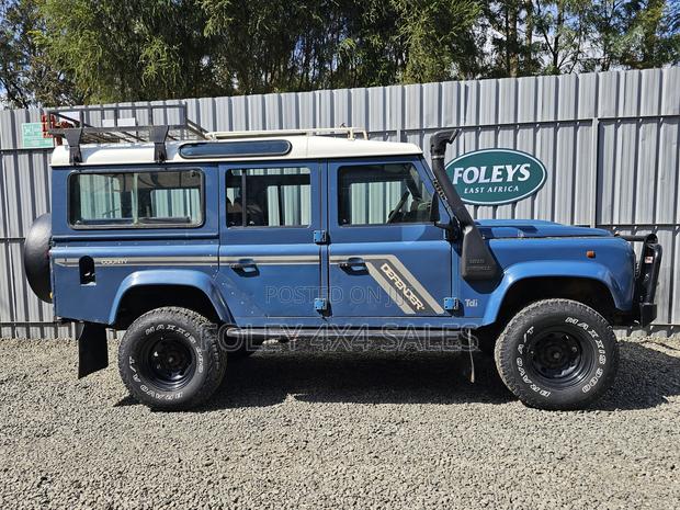 Land Rover Defender 90 1994 Blue