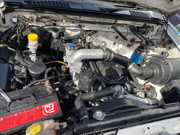 Nissan Hardbody 2011 White