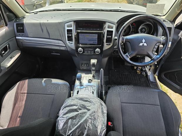 Mitsubishi Pajero 2019 Silver