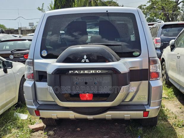 Mitsubishi Pajero 2019 Silver