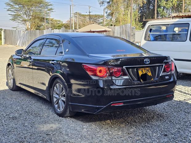 Toyota Crown 2016 Black
