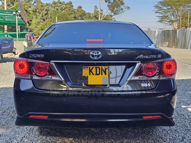 Toyota Crown 2016 Black