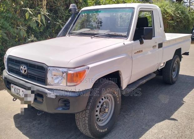 Toyota Land Cruiser 2013 White