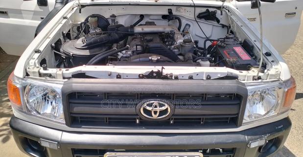 Toyota Land Cruiser 2013 White