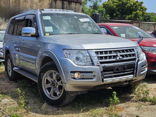 Mitsubishi Pajero 2019 Gray