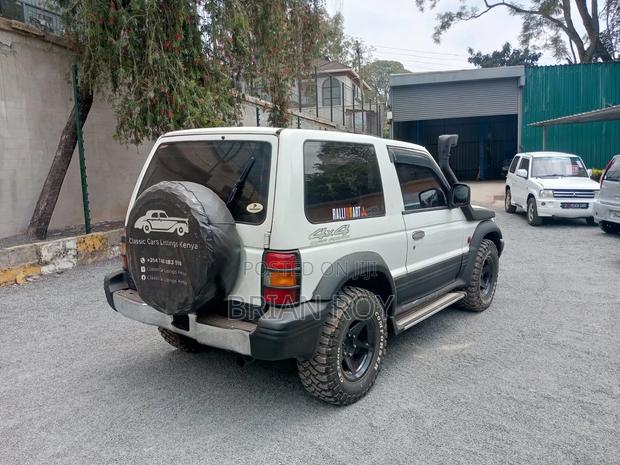 Mitsubishi Pajero 2002 White