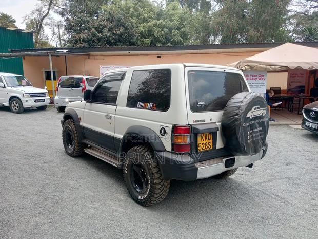 Mitsubishi Pajero 2002 White