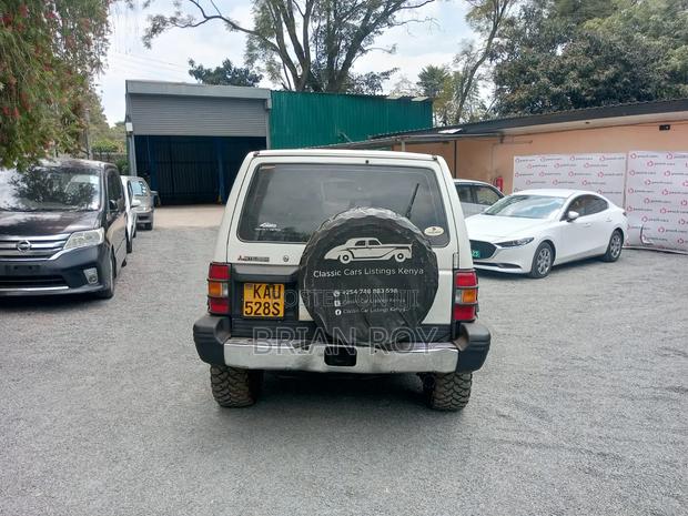Mitsubishi Pajero 2002 White