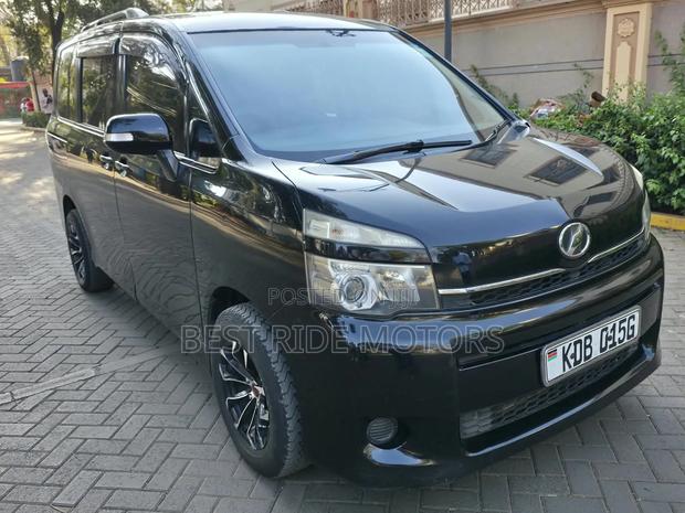 Toyota Voxy 2014 Black